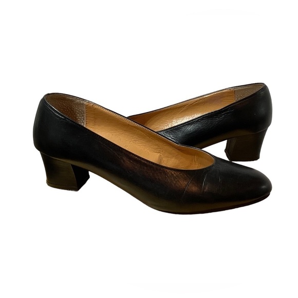 Salvatore Ferragamo Pumps Black Classic Mid High 2” Block Heels Size 8 Designer - Picture 1 of 11